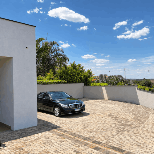 Cobertura sombrite para carro antes da instalação