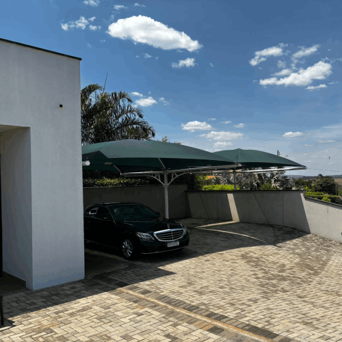 Cobertura sombrite para carro depois de instalada